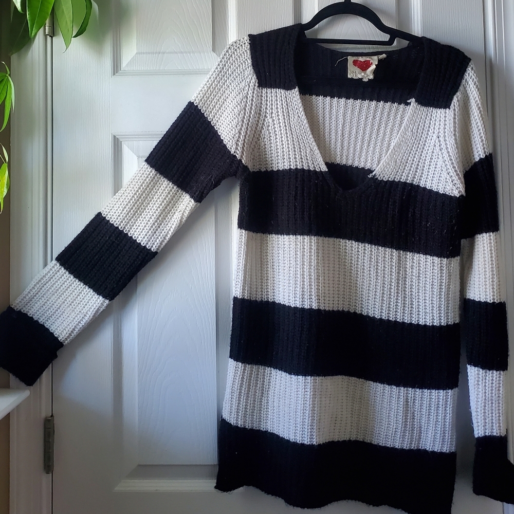 Derek Heart Stripped Sweater Medium